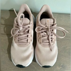 Nike Revolution athletic sneakers, women’s size 6